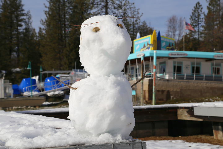 요세미티 2박3일 겨울여행의 첫날은 파인스리조트(Pines Resort)에서 눈사람 만들고 장작불 지피기
