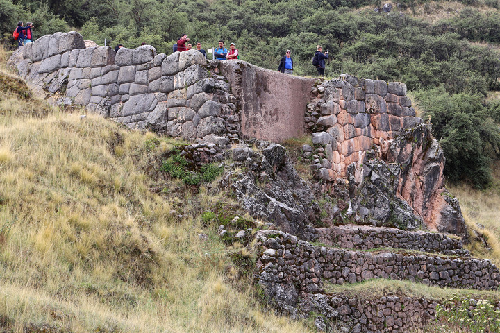 쿠스코(Cusco) 시내에서 가까운 잉카유적, 탐보마차이(Tambomachay)와 푸카푸카라(Puka Pukara)