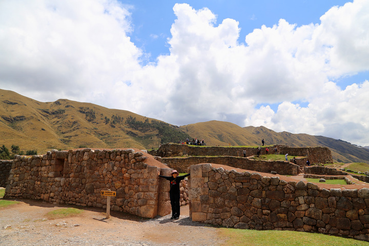 쿠스코(Cusco) 시내에서 가까운 잉카유적, 탐보마차이(Tambomachay)와 푸카푸카라(Puka Pukara)