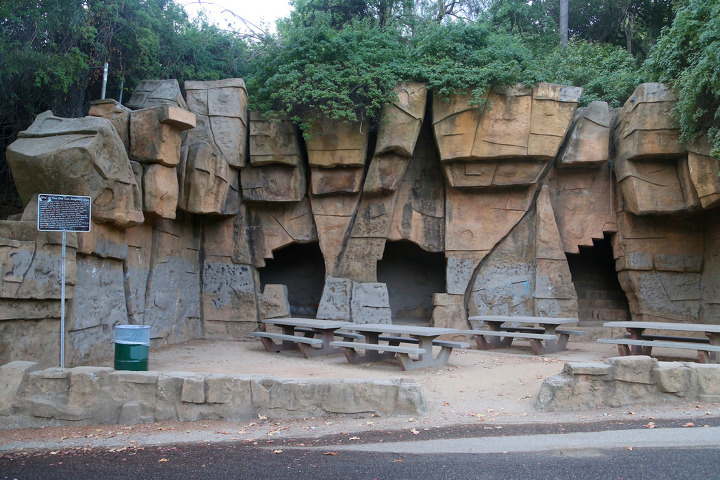 옛날 LA 동물원의 흔적을 볼 수 있는 올드주(Old Zoo) 트레일과 비콘힐(Beacon Hill) 정상의 풍경