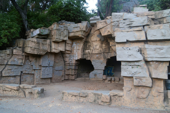 옛날 LA 동물원의 흔적을 볼 수 있는 올드주(Old Zoo) 트레일과 비콘힐(Beacon Hill) 정상의 풍경