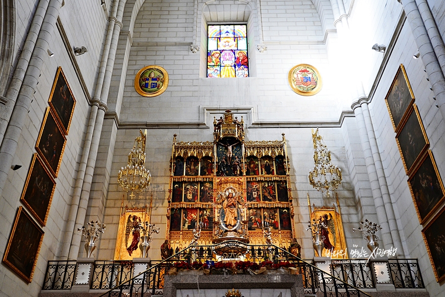 스페인 여행 마드리드 알무데나 대성당 그리고 왕궁