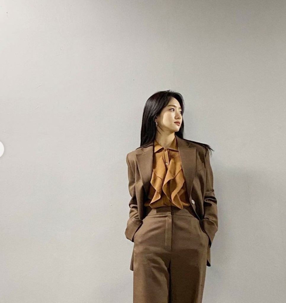 원진아 인스타그램 옷 코트, 가디건, 블라우스 스타일링 랑방컬렉션