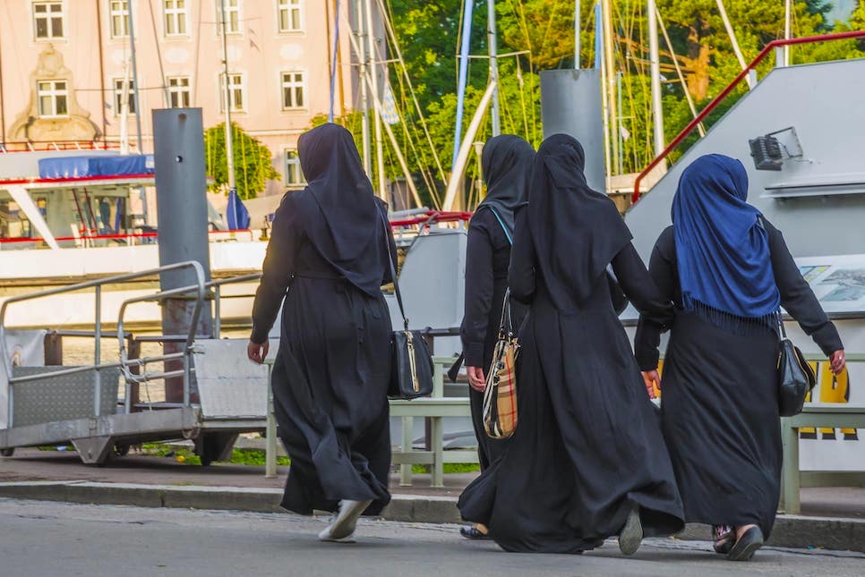 스위스 여행 앞으로 공공장소에 부르카 니캅 금지
