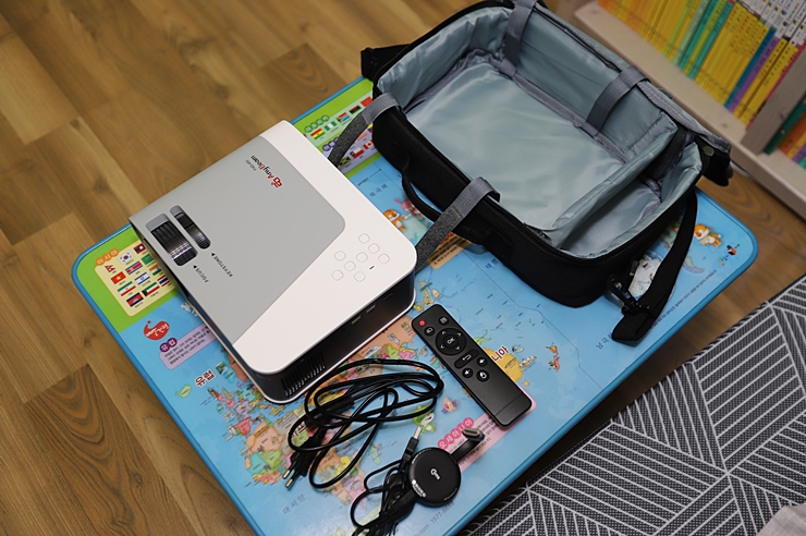 캠핑 빔프로젝터 + 무선동글이, 휴대용가방 가성비 짱!