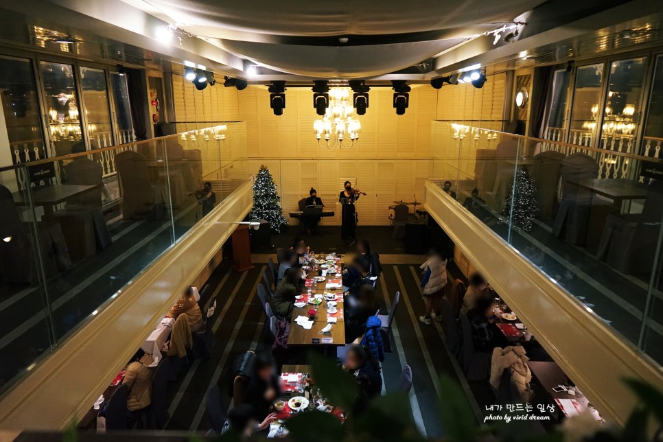 서울 야경 레스토랑 한강유람선 디너크루즈에서 가족식사