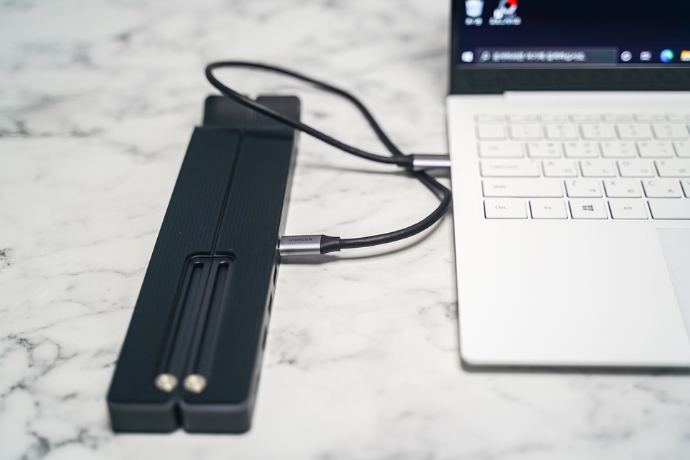 노트북스탠드, USB허브 기능이 포함된 유그린 X-Kit