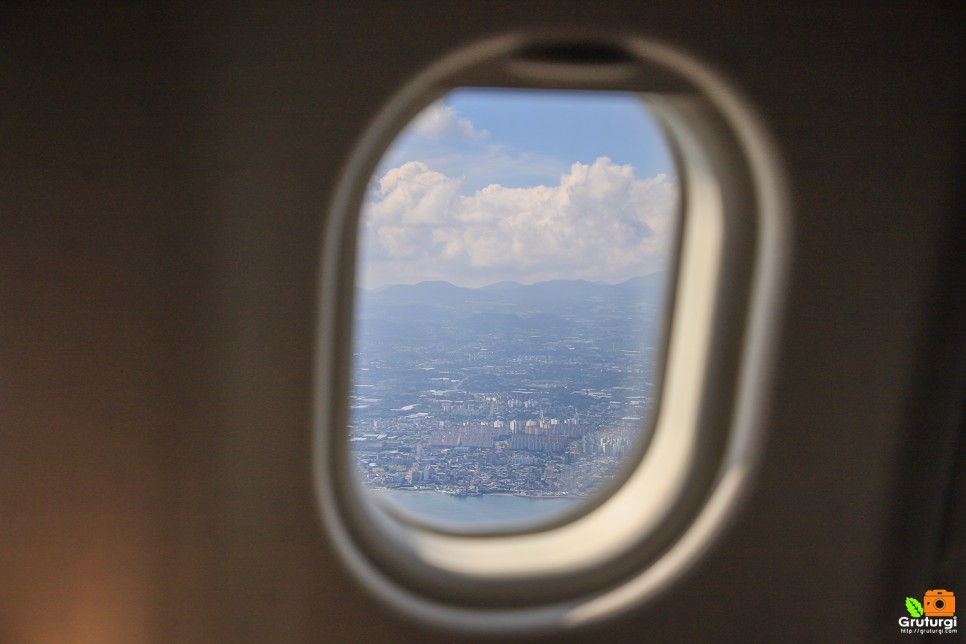 제주도 항공권 끊고 김포공항 국내선 라운지에서~