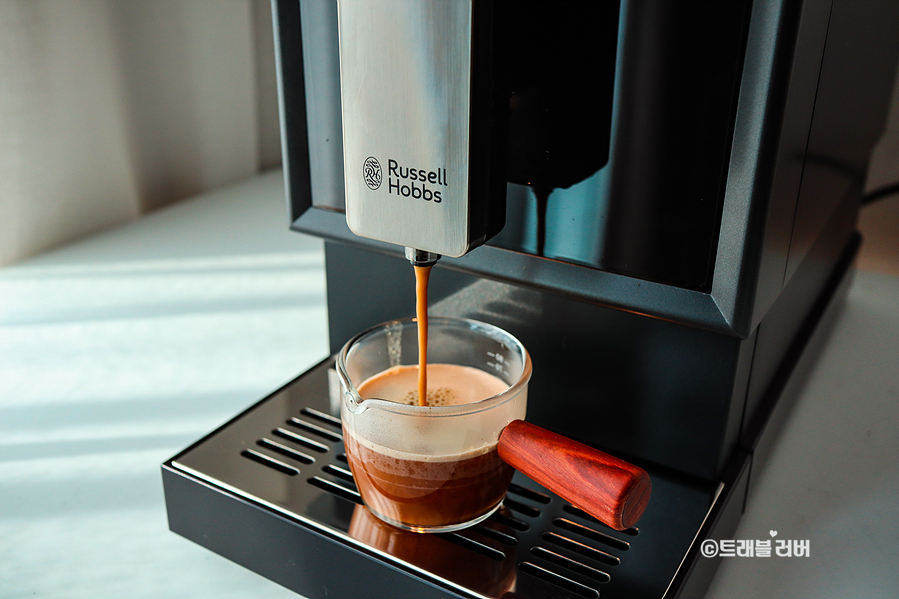 러셀홉스 전자동 에스프레소 머신 가정용 커피머신으로 홈카페 완성