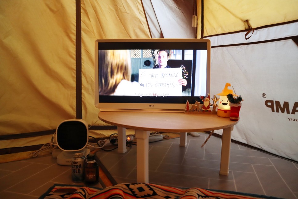겨울 감성 캠핑 용품 LG 룸앤TV 캠핑용 티비 사용 후기