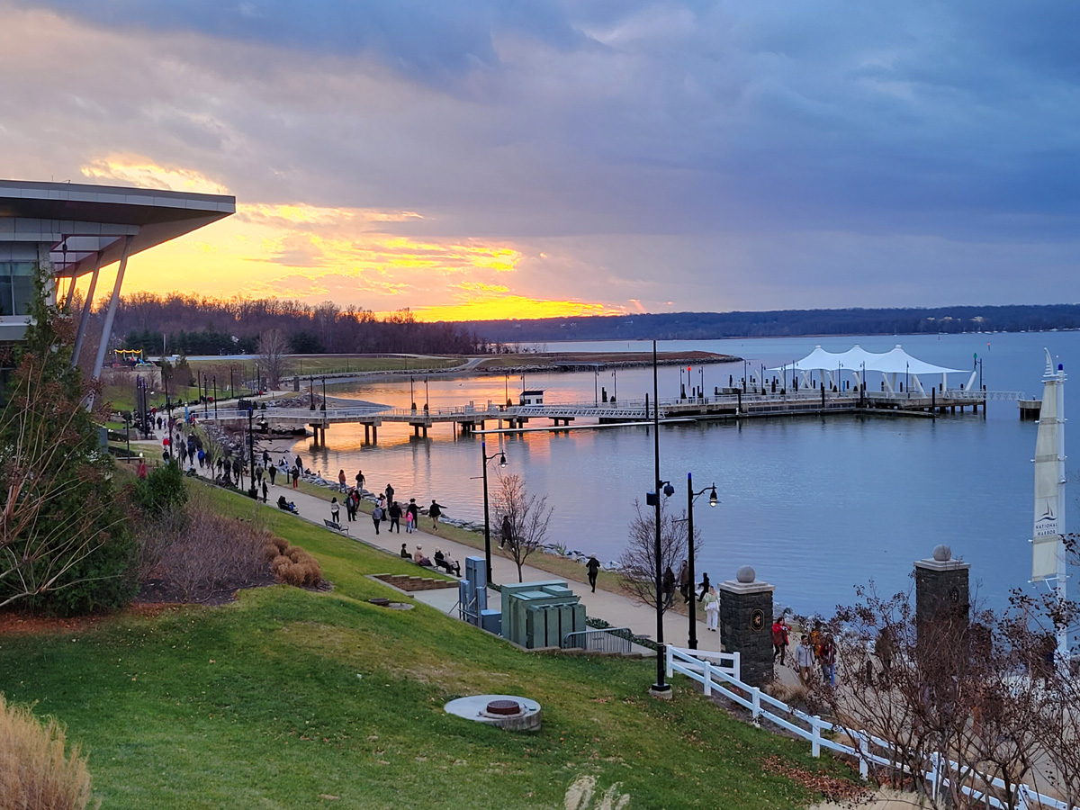 캐피탈휠(Capital Wheel) 관람차와 조각작품 등으로 유명한 메릴랜드 내셔널하버(National Harbor)