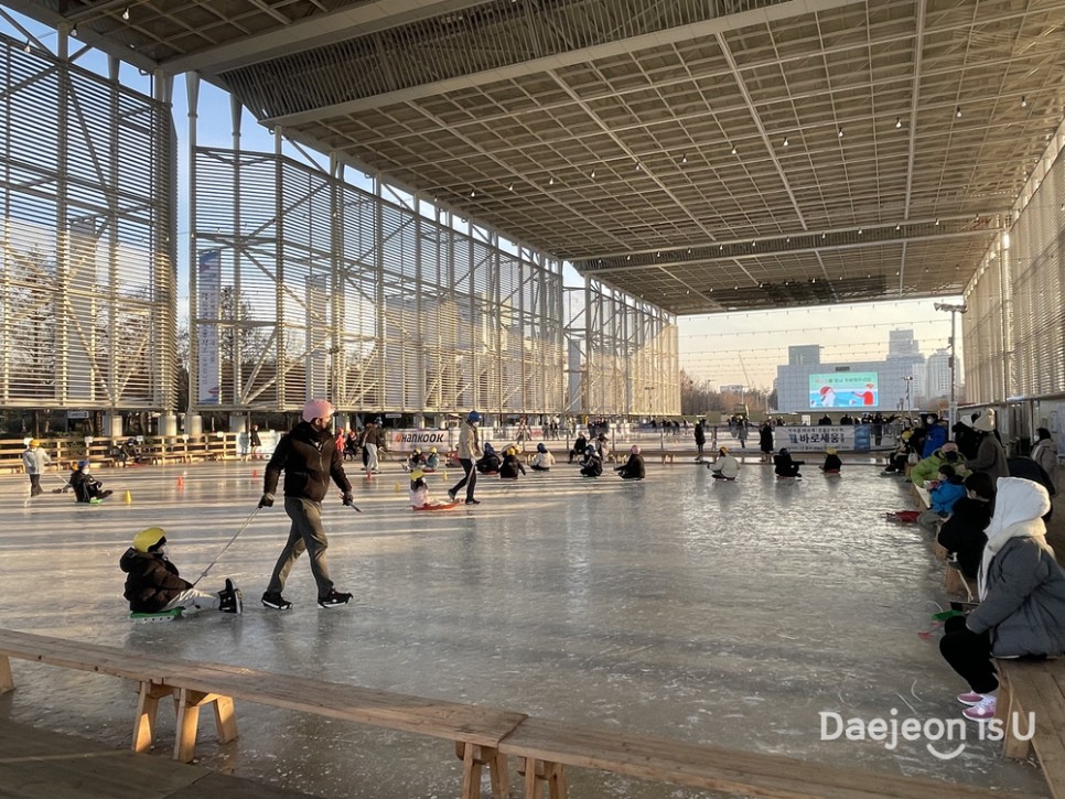 대전 엑스포가 즐거운 겨울왕국으로! 대전 엑스포 시민광장 야외 스케이트장
