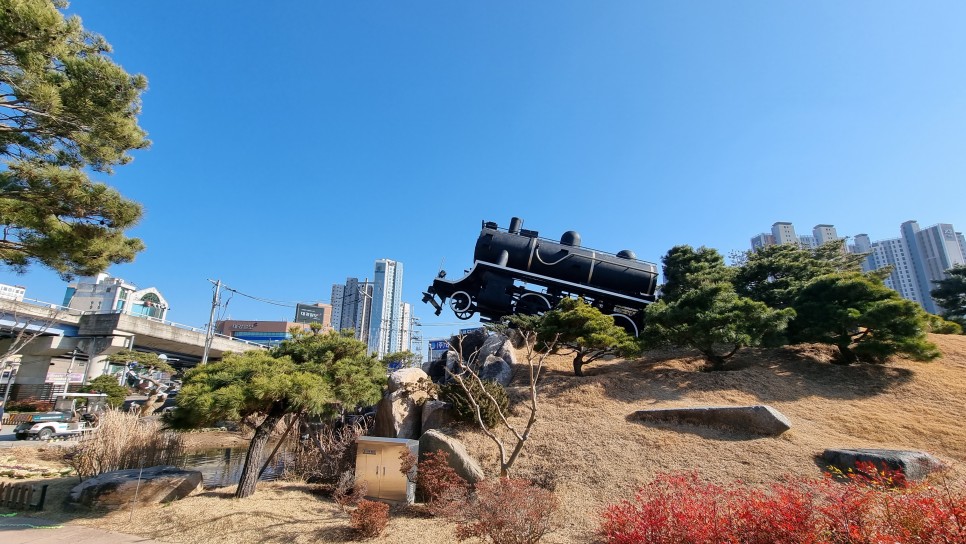 포항 송도해수욕장 산책하고 포항 철길숲 불의정원 관광지 둘러보기