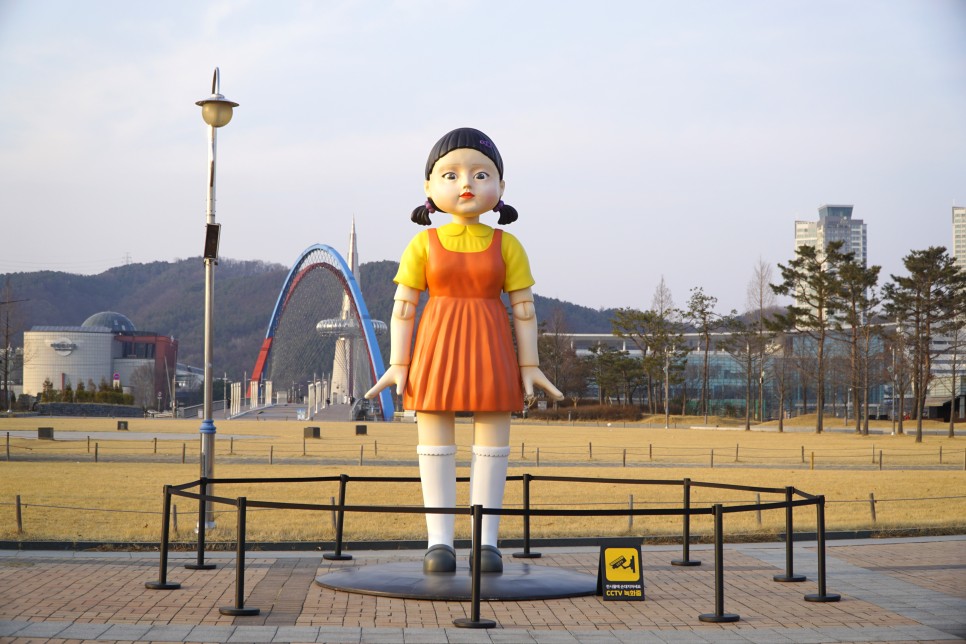 대전상륙! 오징어게임의 '영희'가 엑스포시민광장에 떴습니다.