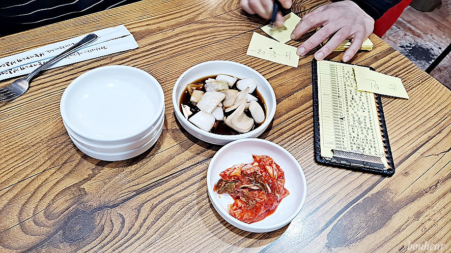 서울 시장 투어 광장시장 박가네 육회김밥 빈대떡 육회탕탕이 먹거리 후기