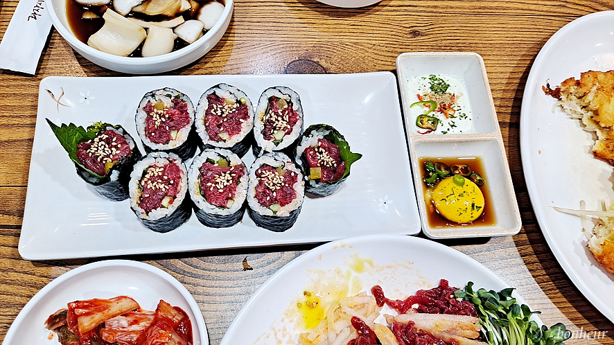 서울 시장 투어 광장시장 박가네 육회김밥 빈대떡 육회탕탕이 먹거리 후기