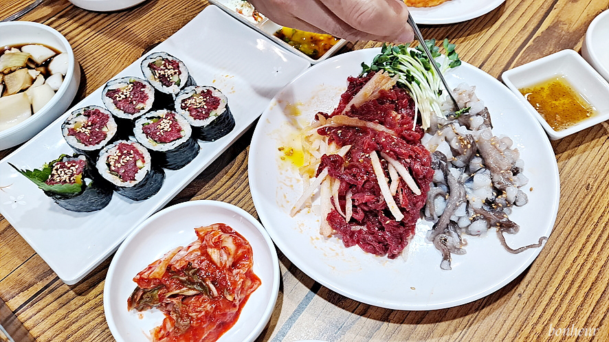 서울 시장 투어 광장시장 박가네 육회김밥 빈대떡 육회탕탕이 먹거리 후기