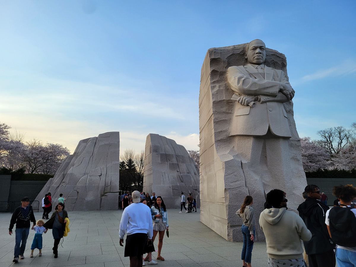 미국 유일의 4선 대통령인 프랭클린 델라노 루스벨트와 흑인 민권운동가인 마틴 루터 킹 국가기념물