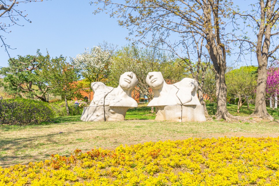 [서울 벚꽃 명소] 흩날리는 벚꽃잎이 가득한 서울 공원 나들이 :: 올림픽공원, 서울숲, 여의도 한강공원, 선유도공원, 서울 가볼 만한 곳