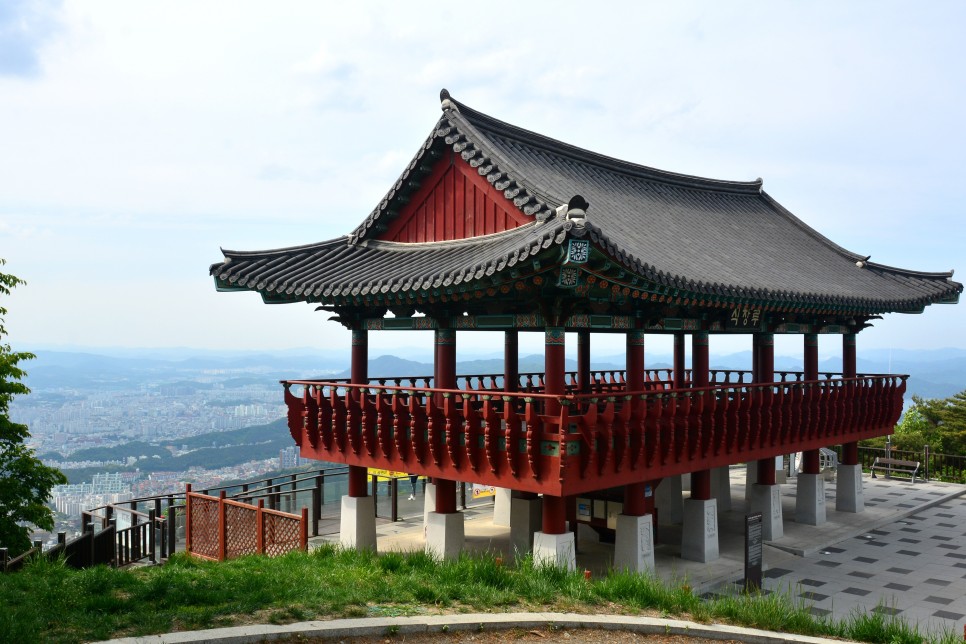가슴 열리는 전망대가 있는 대전에서 가장 높은 산, 식장산