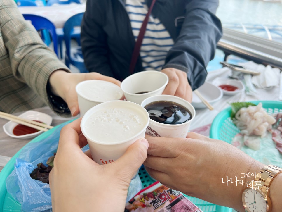 속초 동명항 회센터 영금정 보고 바다 보고 한입