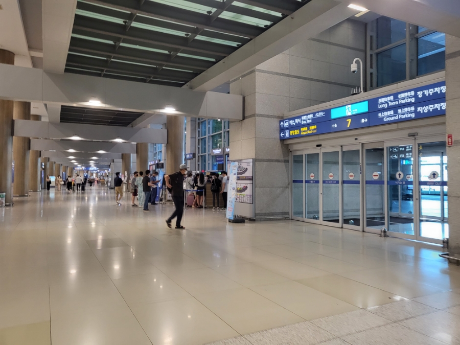 코로나 이후 첫 출국 반갑다 인천공항1터미널