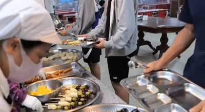 전 세계가 주목하는 청도중고등학교 레전드 급식! 제주도 오는정 김밥으로 학생들에게 인기~