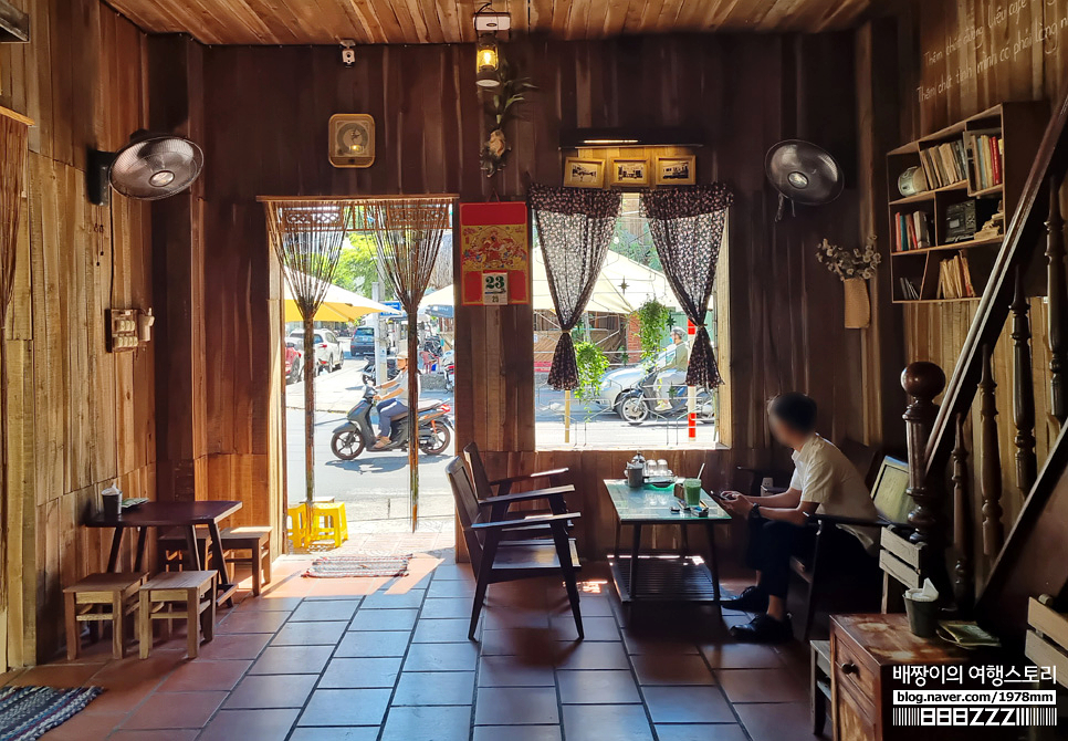 다낭한달살기 산장 다락방 컨셉 카페 막내삼촌 커피숍 베트남자유여행