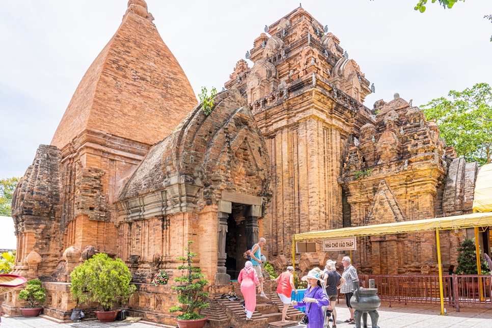 베트남 나트랑 자유여행 : 포나가르사원 대성당 머드온천
