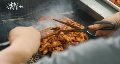[백종원 유튜브] 님아 그 시장을 가오- 군위, 지금 아니면 못 먹습니다. 화끈한 성격의 사장님이 제대로 불맛 입힌 연탄닭구이집!