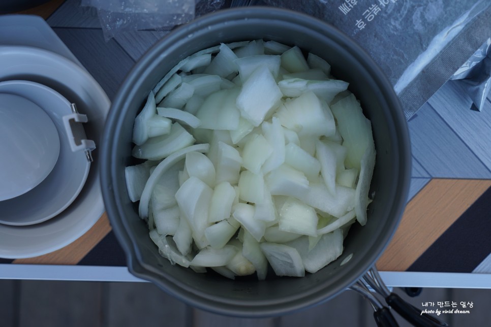 캠핑음식 간편한 캠핑밀키트 더미식 유니자장면 고급지게 맛있어