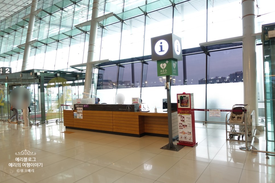 김포국제공항 국내선 출국장 2층 항공사 체크인카운터와 시설
