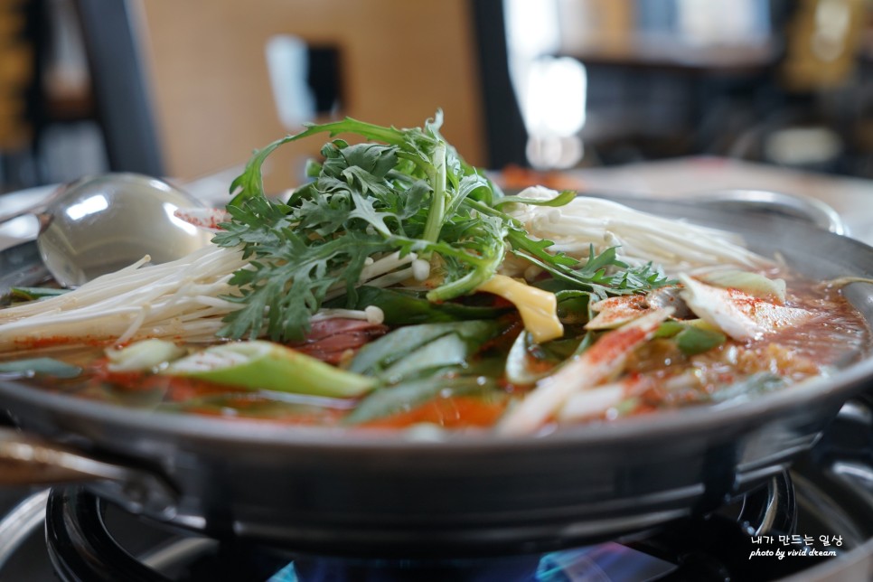 마장호수 점심 맛집 가야 부대찌개