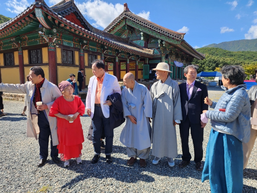 경희애문화, 10월10일 통도사에서 한지 살리기 재단  조계종 성파스님  한지의날 제정 선포식 임옥수교수님과 함께