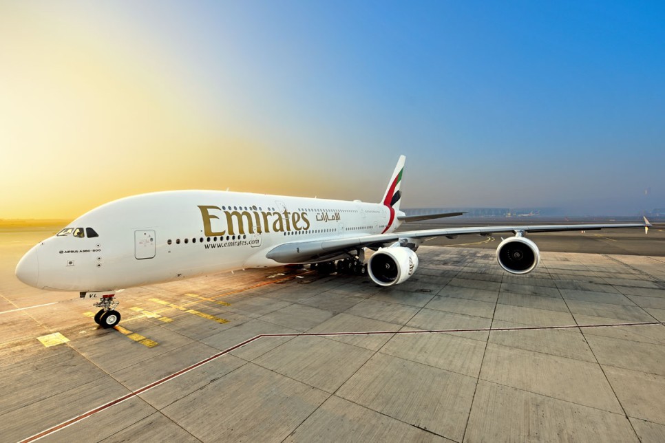 두바이 항공권 에미레이트 항공 A380타고 두바이 공항 여행 시작