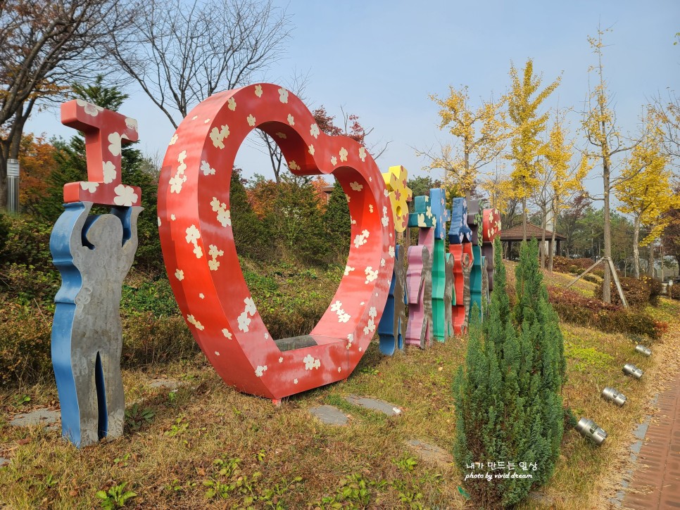 서해안고속도로 가볼만한곳 화성휴게소 꽃길미술공원