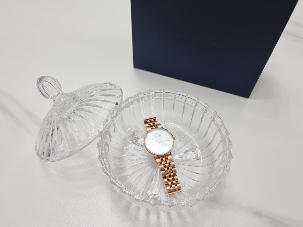 덴마크 브랜드 노드그린, 여성 메탈 손목시계 블랙프라이데이 할인코드 luxuryD 로 15% 받아요!