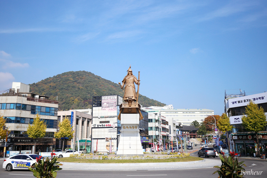 여수 먹거리 갓버터도나스와 이순신광장 주차장