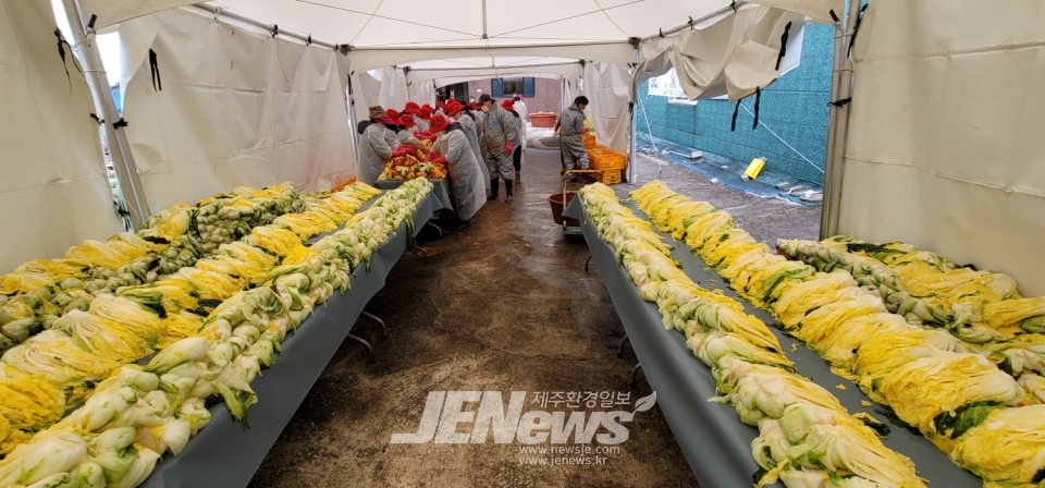 (현장포커스) "모든 봉사활등이 수행이고 기도라는 마음으로 김장김치 나누기 봉사를.."