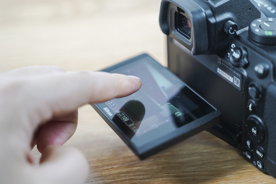 니콘 풀프레임 미러리스카메라 Z5, 가볍게 들고 다닐 수 있는 다기능 카메라