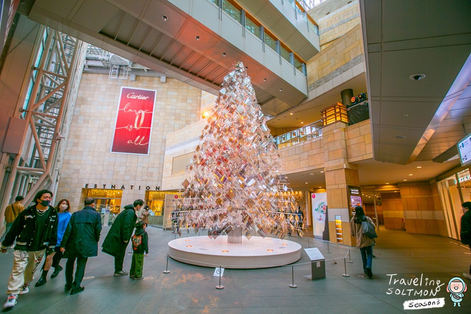 일본 도쿄 롯폰기힐즈 모리타워 전망대와 크리스마스 마켓