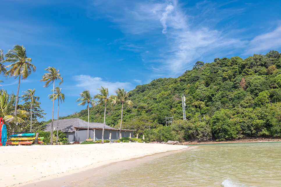 태국 여행 피피섬 휴양지 여행 사이 피피아일랜드 빌리지 비치와 수영장
