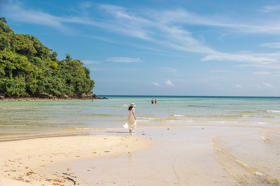 태국 여행 피피섬 휴양지 여행 사이 피피아일랜드 빌리지 비치와 수영장