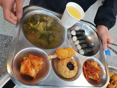 전 세계가 주목하는 청도중고등학교 레전드급식, 단체급식에서 충무김밥 할때 꼭 구운 김밥김을 쓰세요!