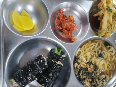 전 세계가 주목하는 청도중고등학교 레전드급식, 단체급식에서도 만만하게 도전 가능한 김밥 알려드려요!