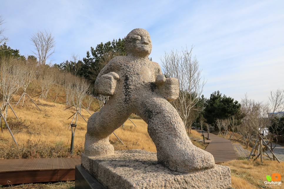 동해시 가볼만한곳 해돋이명소 동해 추암 촛대바위 출렁다리 조각공원 해수욕장