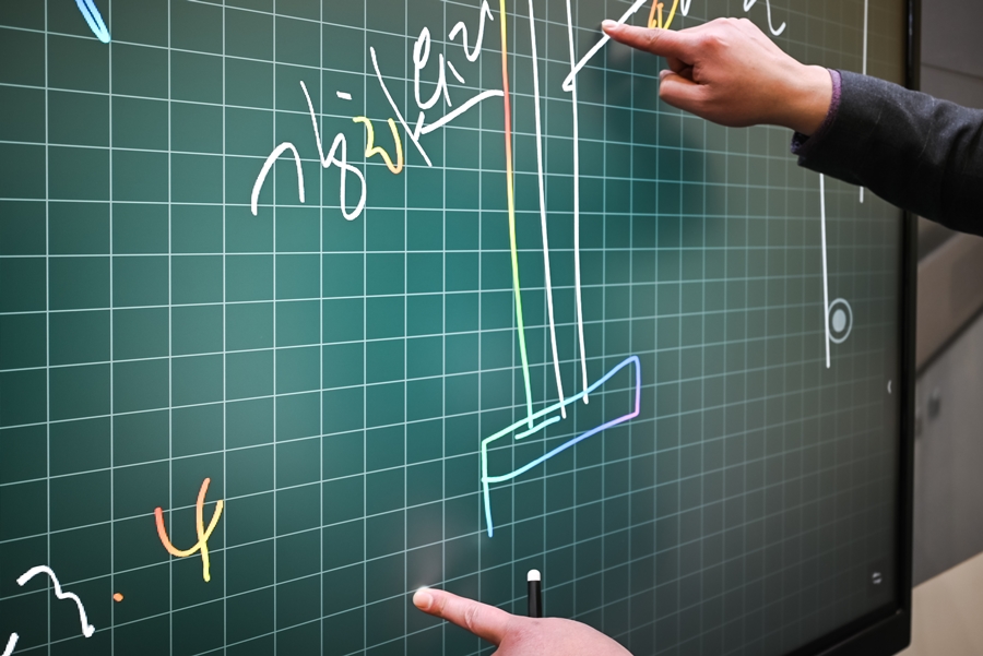 스마트터치 전자칠판, 교육박람회에서 만나본 2023년형 스마트보드