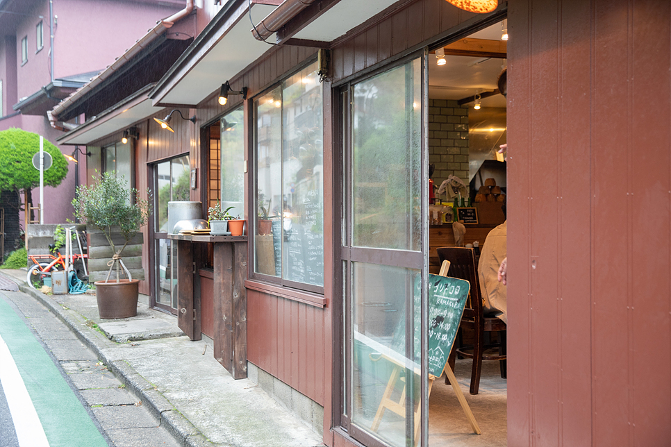 도쿄 근교여행 에노시마 가마쿠라 철길 앞 요리도코로 일본 맛집
