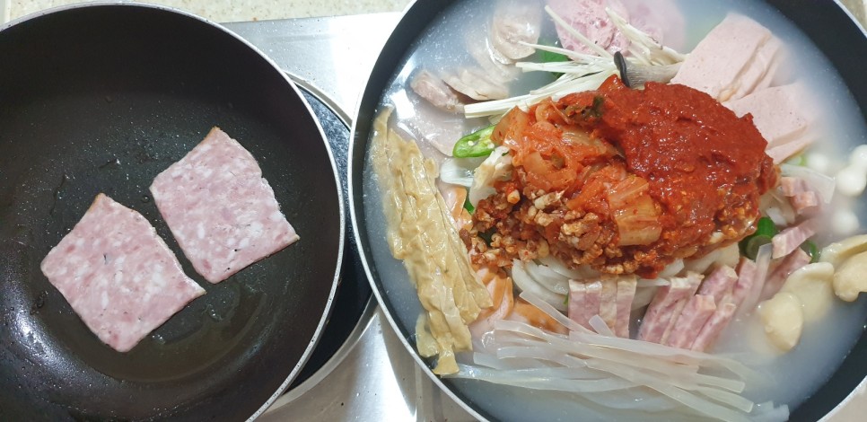 부대찌개밀키트 수제소시지가 가득한 마이스터심슨 부대찌개