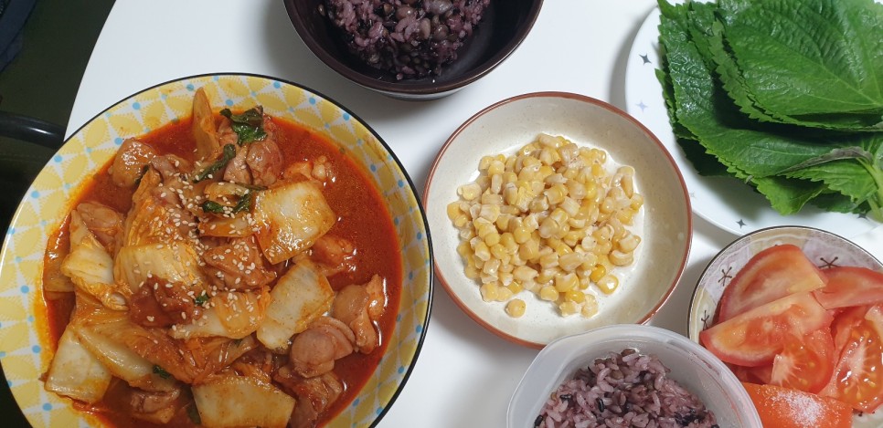 캠핑음식 밀키트 국물무뼈닭발 저세상푸드 맛있게 매워 좋다